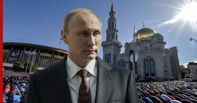 Президент России Владимир Путин поздравил мусульман
