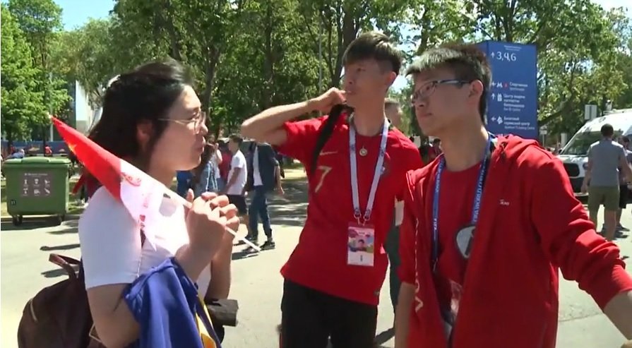 Китайские волонтеры на ЧМ в России 2.jpg
