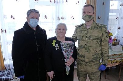 Росгвардейцы Нарьян-Мара поздравили своих ветеранов-блокадников