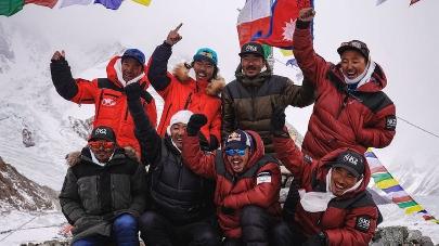 Непальские альпинисты впервые покорили «дикую гору» зимой