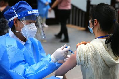 В Китае сделали 621 миллион прививок от коронавируса