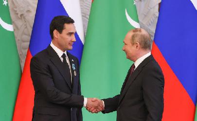Владимир Путин отметил бережное отношение президента Туркменистана к русской культуре