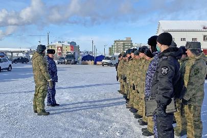 Росгвардия и полиция обеспечили безопасность проведения снегоходного кросса 