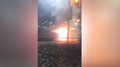 Росгвардейцы пришли на помощь водителю загоревшегося авто