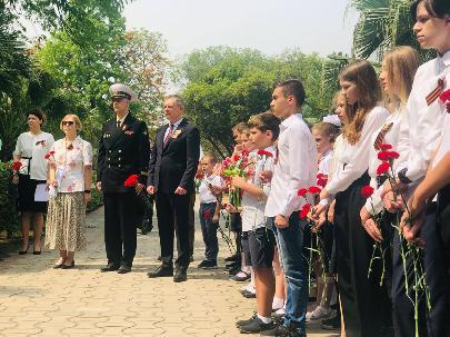 В посольстве РФ в Индии состоялся праздничный митинг и возложение цветов к стеле Победы