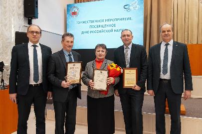 Губернатор Алтайского края наградил учёных региона