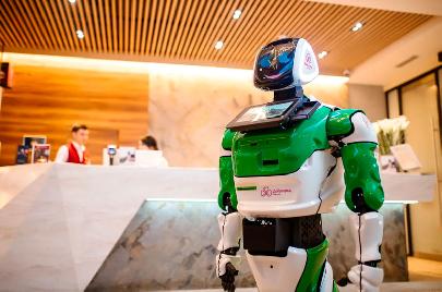 Сингапурский отель взял на работу российского робота Promobot