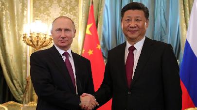 Владимир Путин поздравил Си Цзиньпина с переизбранием 