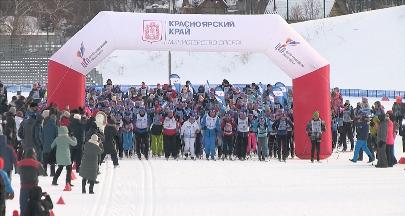 В Сибири состоялся лыжный забег в поддержку врачей