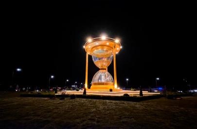 В Грозном в День города открыли гигантские песочные часы