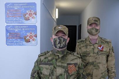 Офицеры Росгвардии НАО поздравили с наступающим Днём Победы ветеранов блокады
