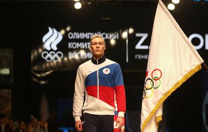На олимпийской форме российских спортсменов отчетливо виден флаг страны