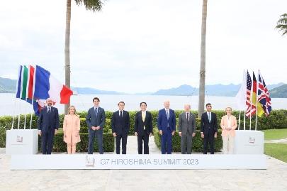 Лидеры Японии и Южной Кореи провели переговоры на полях саммита G7