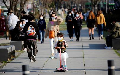 Южная Корея планирует исключить COVID-19 из списка самых опасных болезней