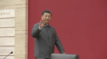 Си Цзиньпин посетил Народный университет Китая в преддверии Дня молодёжи 