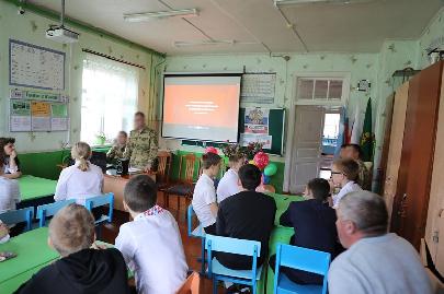 Росгвардейцы - участники специальной военной операции провели урок Мужества в школе Белгородской области