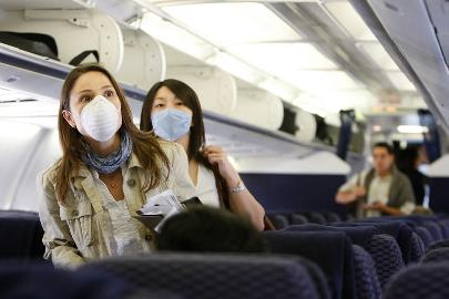 В Израиль отменит защитные маски на международных авиарейсах