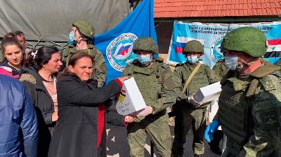 Российские военные поздравили сирийских женщин с праздником