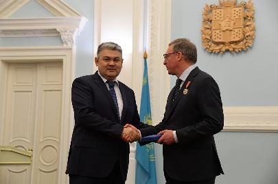Губернатор Омской области награждён орденом дружбы Республики Казахстан