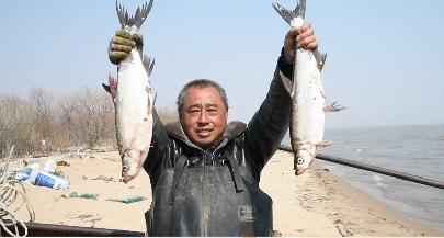 На китайско-российском Синкае начался сезон весенней ловли рыбы