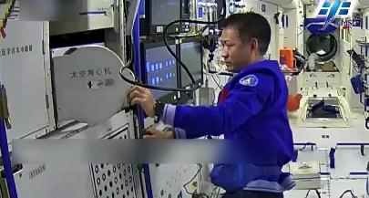 Китайские космонавты завершили сборку космической центрифуги