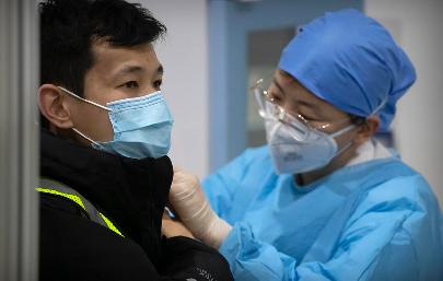 Более 1,33 миллиардов прививок от коронавируса сделано в Китае