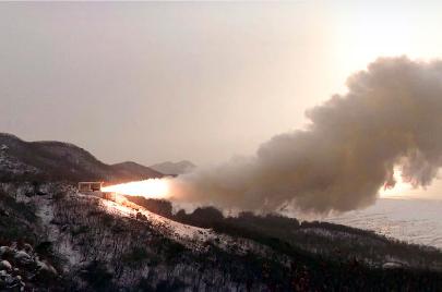Северная Корея успешно испытала «твердотопливный двигатель большой тяги»