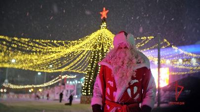 Росгвардейский Дед Мороз из Нарьян-Мара поздравил жителей страны с Новым 2021 годом