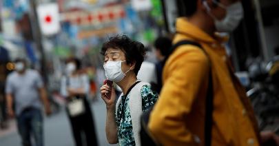 Япония начнёт вакцинацию пожилых людей и усилит карантинные ограничения