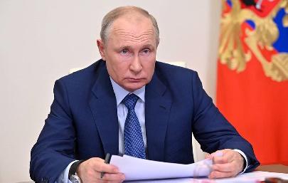 Владимир Путин поручил организовать вакцинацию иностранных мигрантов 