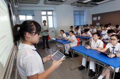 Школьники Гонконга вернулись за парты