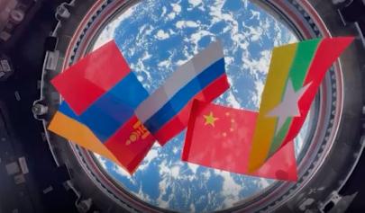 Космонавты на МКС сфотографировали флаги стран - участниц ВЭФ