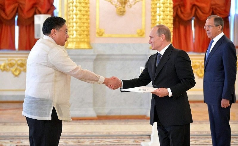 Philippines Ambassador and Putin.jpg