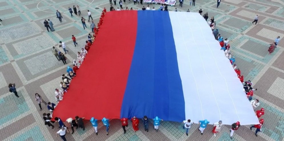 About 1.5 thousand people took part in the Friendship Parade in D agestan1.jpg