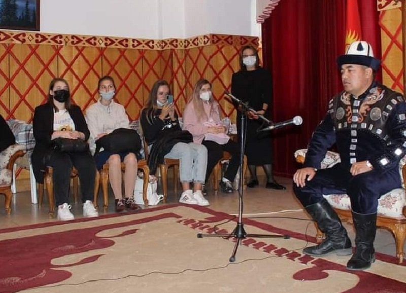 Студенты Лекция Посольство Киргизии 1.jpg