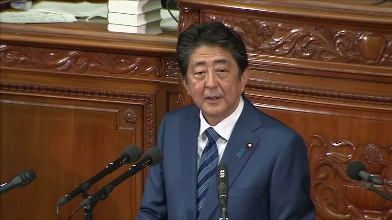 Япония_премьер-министр_вытсупление_2.jpg
