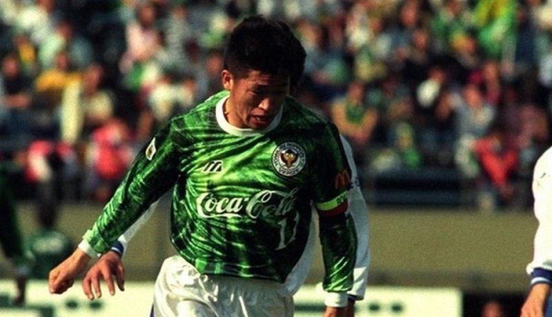 Самый возрастной футболист мира японец Миура продлил контракт с клубом Йокогама 1.jpg