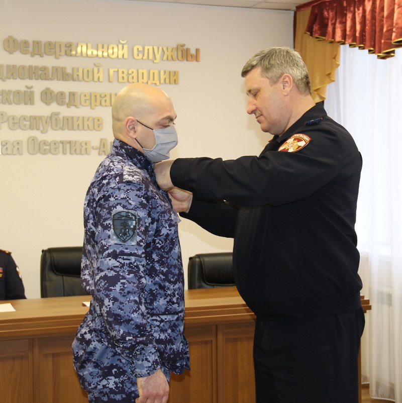 Russian Guards awarded for rescuing children from a burning school 3.jpg