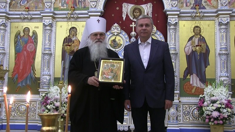 Ташкент Владыка Викентий и Сергей Черёмин.jpg