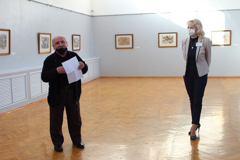 В Темиртау открылась выставка Виктора Поликарпова 1.jpg