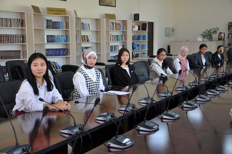 Молодежь Бишкека обсудила будущее кыргызско-российских отношений 1.jpg