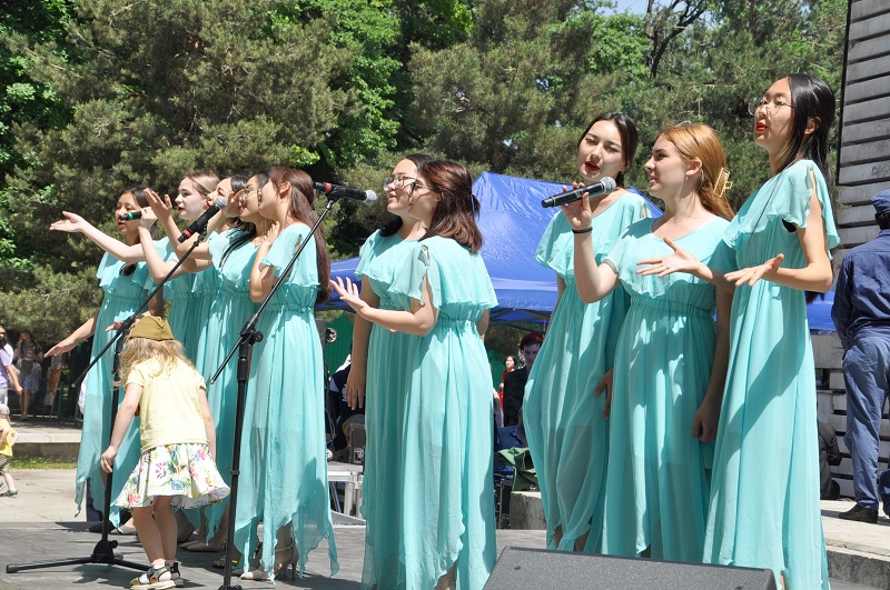 9 Мая в Бишкеке прошли молодежная акция 6.jpg
