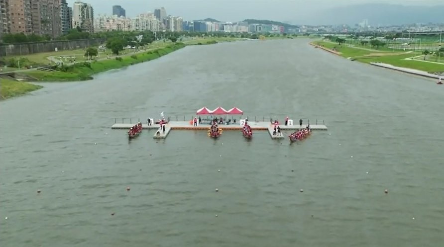 Taiwanese traditional boat racing4.jpg 