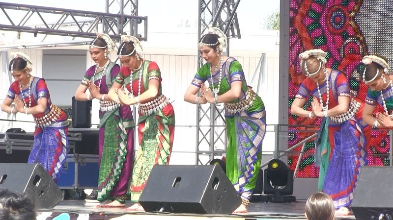 Фестиваль Индии Танцовщицы.jpg