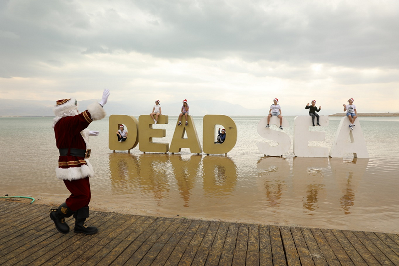 Санта-Клаус на Мертвом море. Oron Productions.png
