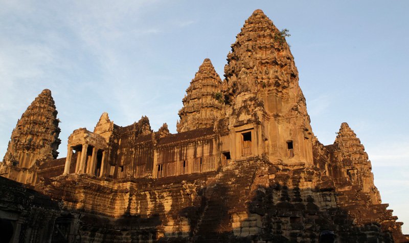 Камбоджа. Сиемреап. Вид на освещенный утренним солнцем храм Ангкор-Ват. Фото: REUTERS/Erik De Castro