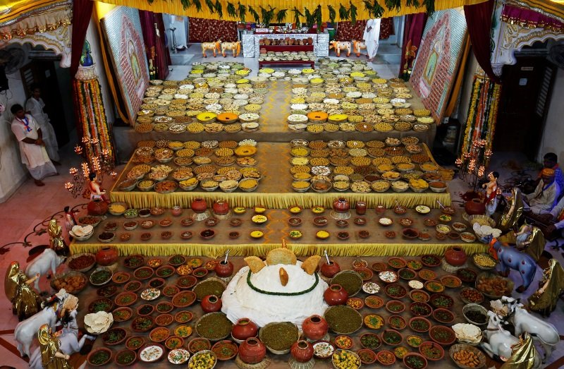 Индия. Ахмедабад. Праздник Аннакут. Фото: REUTERS/Amit Dave