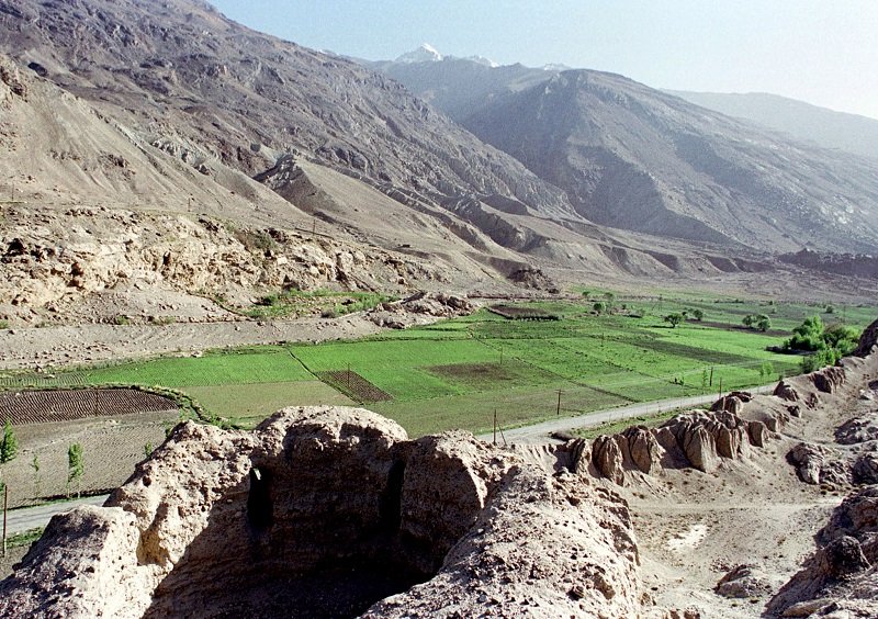 Таджикистан. Памир. Древняя крепость в горах