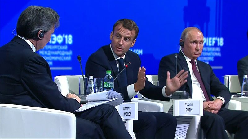 Президент Франции Эммануэль Макрон, Президент России Владимир Путин. Петербургский международный экономический форум 2018