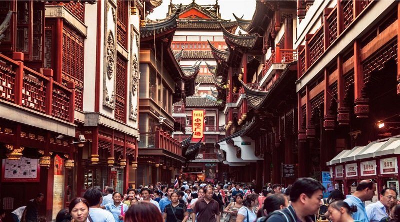 Шанхай. Оживленная улица Старого города